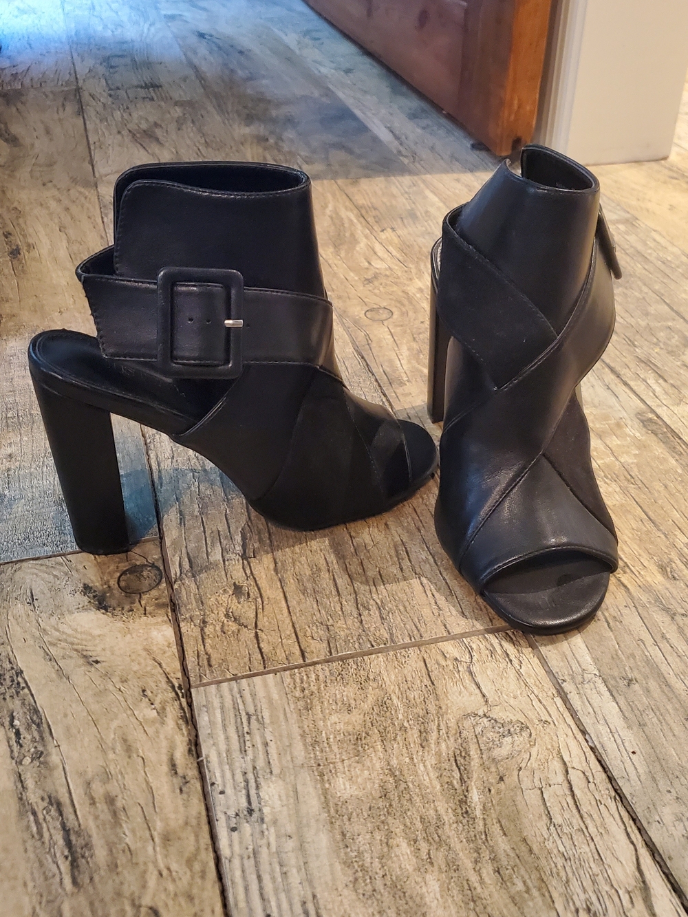 JustFab Black Buckled Crossover Peep-Toe Ankle Sandals